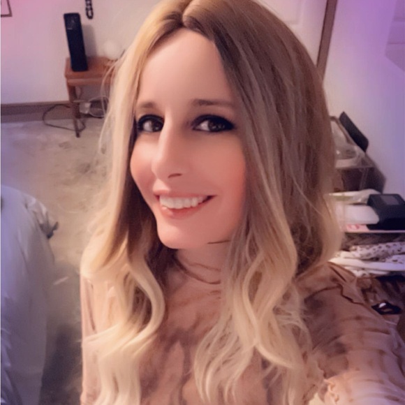 Meet your Posher, Paige - Picture 2 of 15